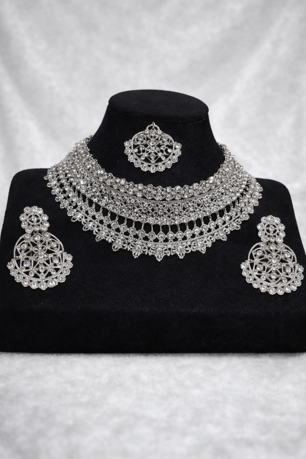 Royal Diamond Lace Choker Set